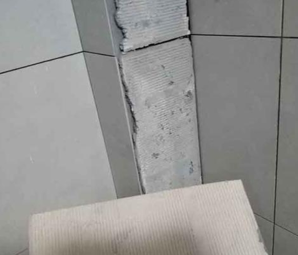 图们瓷砖空鼓维修公司分享下厨房瓷砖脱落的补救措施。
